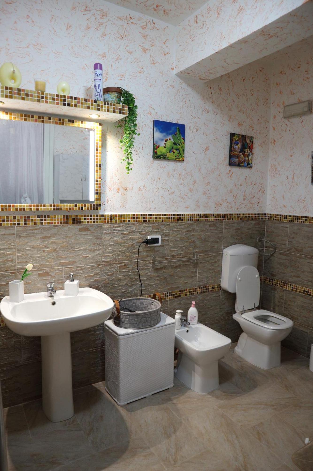 Mondello House Lemon *
